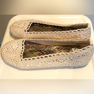 Fergalicious Cream Ballet Flats Size 7.5
